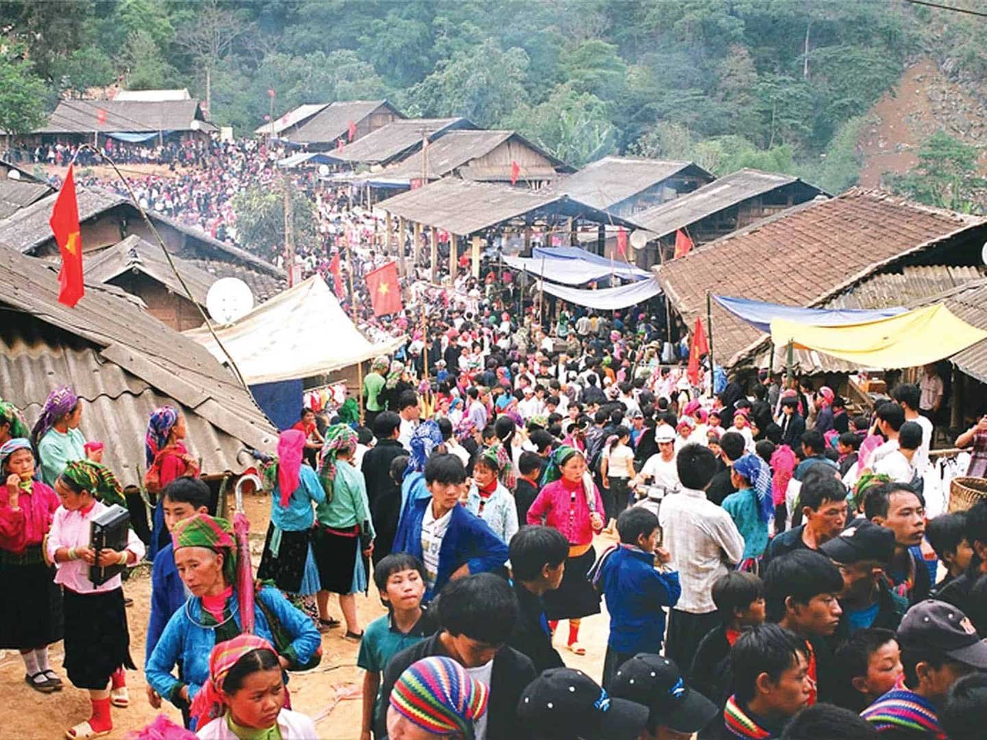 Bac Ha Market Tour 1 Day